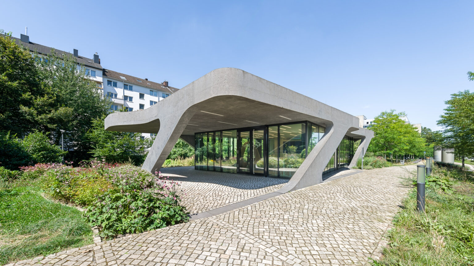FOM Düsseldorf Fassade Fenster und Türen